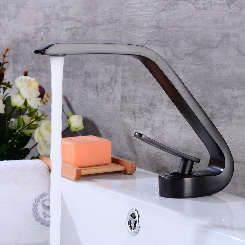 

2021 New Modern Bathroom Mixer Tap Black Oil Brushed Wash Basin Single Handle Hot and Cold Waterfall Faucet Qq92