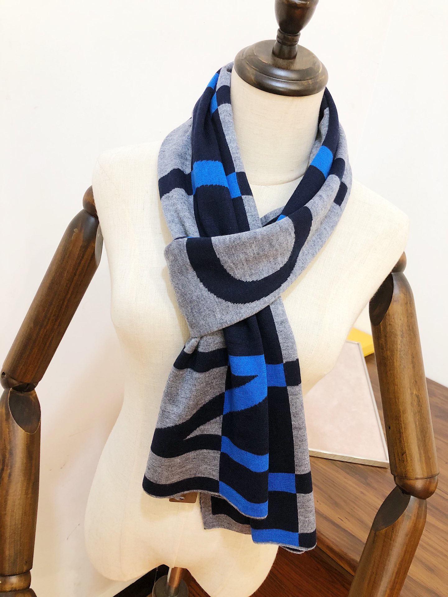 

2022 men man Printed embroidery style Designer Scarf Shawls Winter Print Satin Square Head women Scarves Big Size 180*30 CM