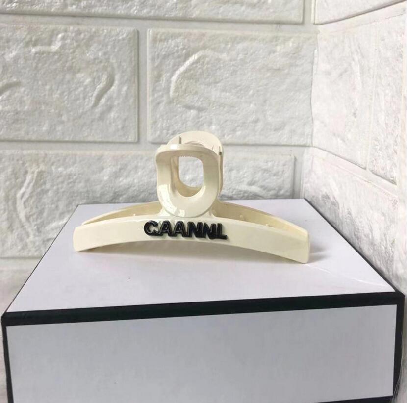 

Korea Black and White Contrast Color Back Head Letter Clamps Acrylic Large Shark Bathing Hairpin Female High Quality Fast Delivery