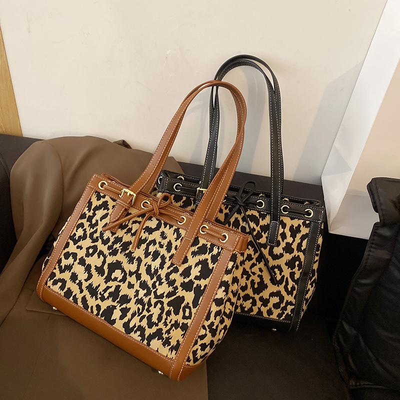 

Evening Bags Large Capacity Leather Women Shoulder Bag Ladies Casual Tote Armpit Commuter Handbag Fashion Independent Inner Pocket Travel