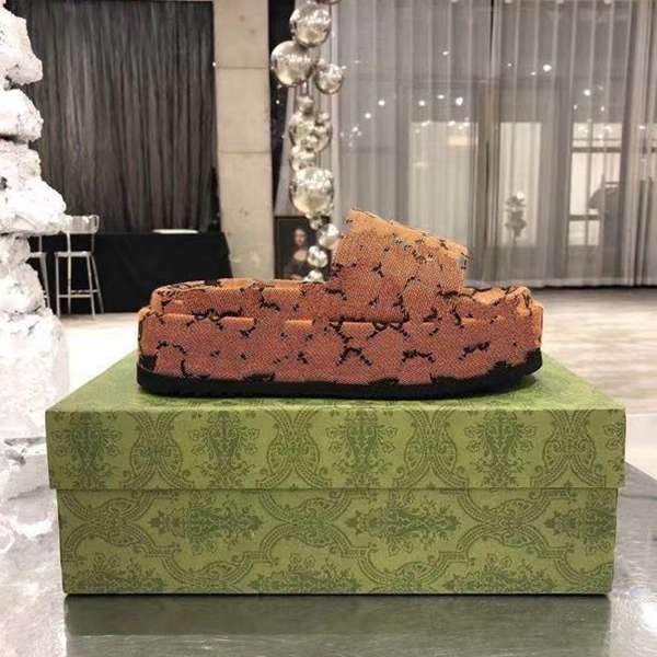 

2021style Women 573018 slide sandal Classic fashion Designer Ladies Red strawberry colored flip flops top brands mkj0002