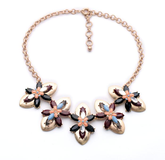 

Pendant Necklaces Different Colors Trendy Jewelry Of The Test Sale Extravagant Charming Resin Plant Shiny Gold Color Necklace