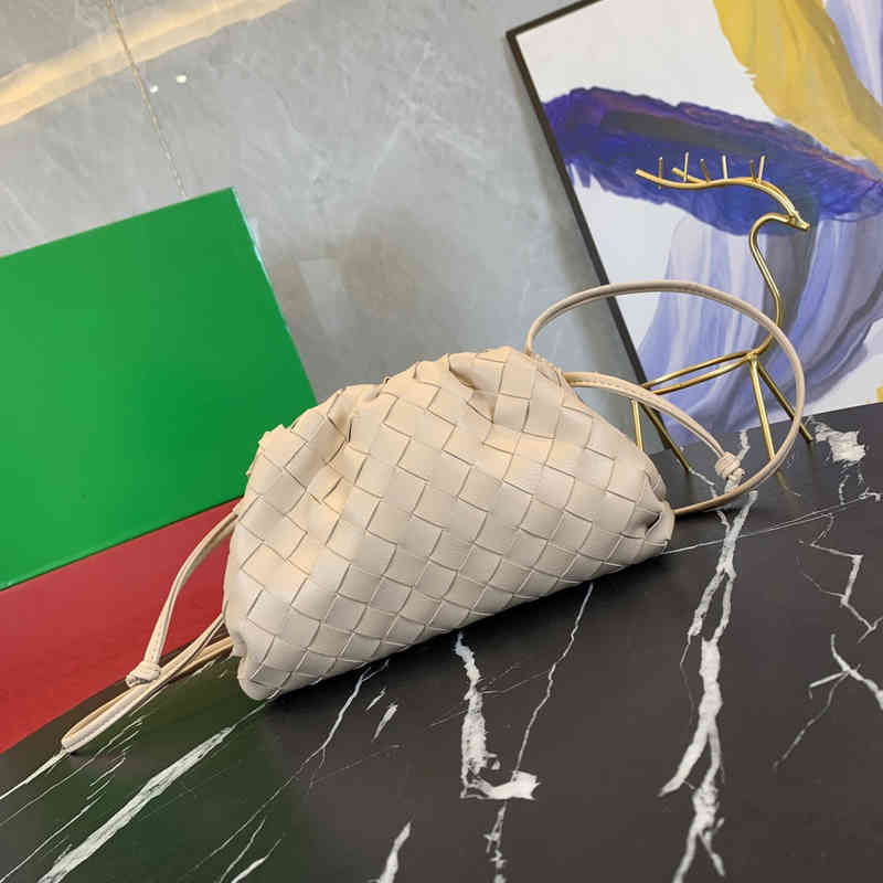

Designer Handbags Venetas Bottegas Summer Woven Women's Fashion Nude Pleated Cloud Underarm Bag Versatile Single Shoulder Crossbody Bag, 22x12x7cm