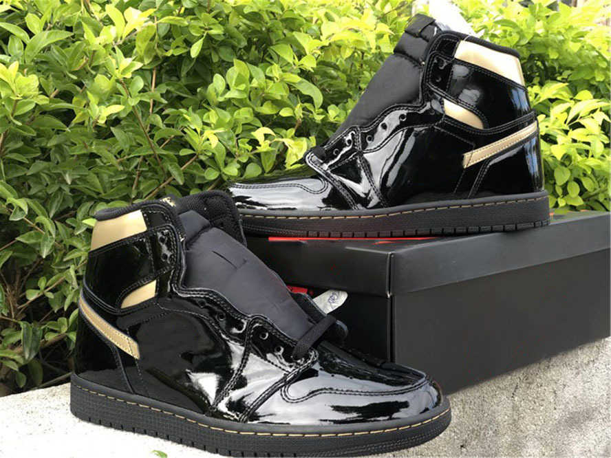 

Genuine Jumpman 1 men's and women's basketball shoes black gold patent leather couple sports shoelace shoe box full size 36--47.5, #1