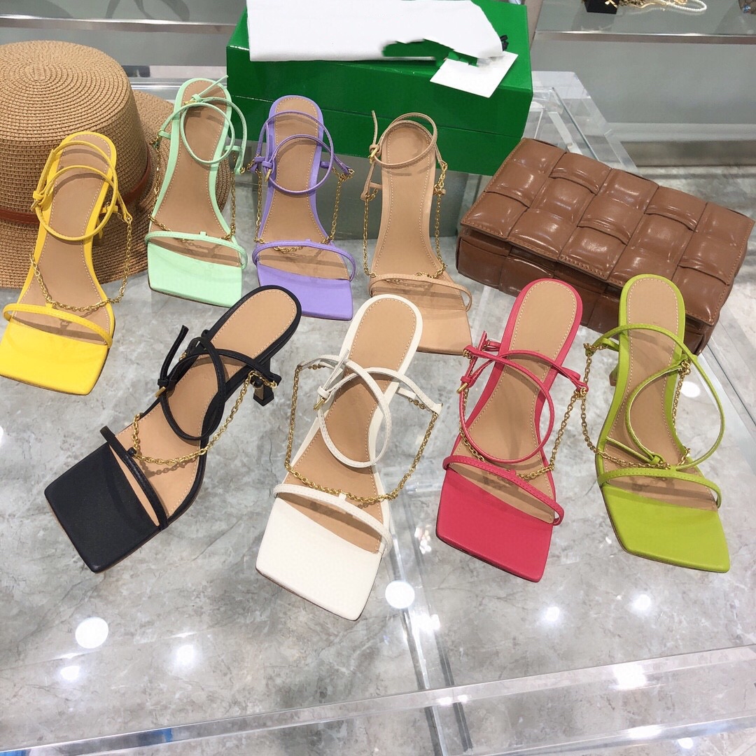 

Chains and one-line strappy sandals with high heels Fairy Spring Summer 2021 new open-toe square Roman Sandals, Black