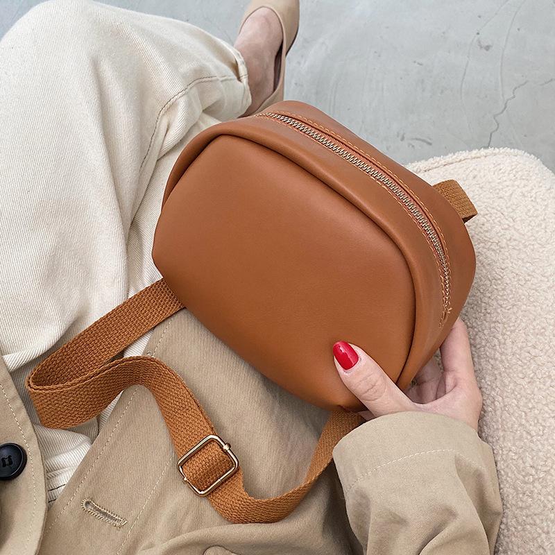 

Solid Color Women's Pu Leather Shoulder Bag 2021 New Spring Summer Crossbody Messenger Bag for Phone Cosmetic, Beige