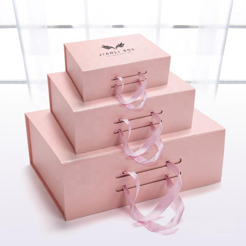 

Gift Wrap Wholesale 500pcs Cardboard Paper Magnet Foldable Box With Handle Ribbon Hard Strong For Packing Clothes Shoes Dress Closure