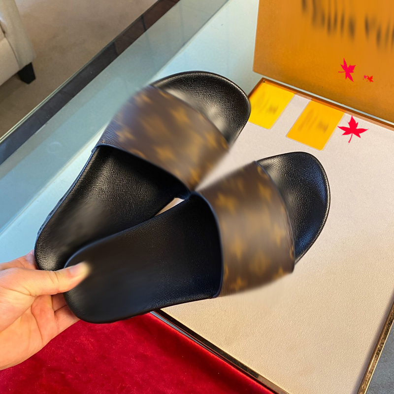 

2021 Slipper Designer Slide Summer sandals Fashion Men Beach Indoor Flat Flip Flops Leather luxurys Shoes mens Slippers with box Size 39-45 -H40, Black