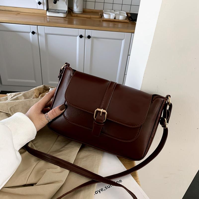 

On the new small bag female ins fashion retro wild small square bag 2021 autumn and winter new shoulder messenger, Black