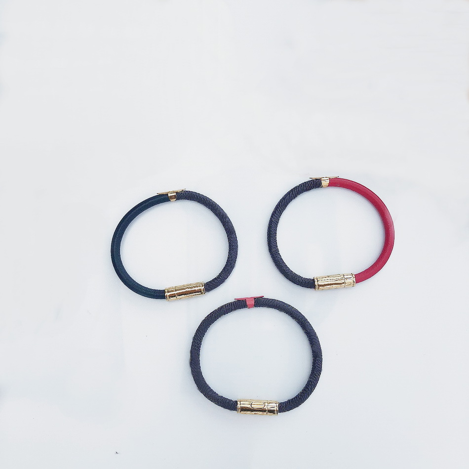 

Europe America Fashion Style Men Lady Women Double Color Round Print Flower Design Engraved Letter Metal Hardware Leather Bracelet Bangle