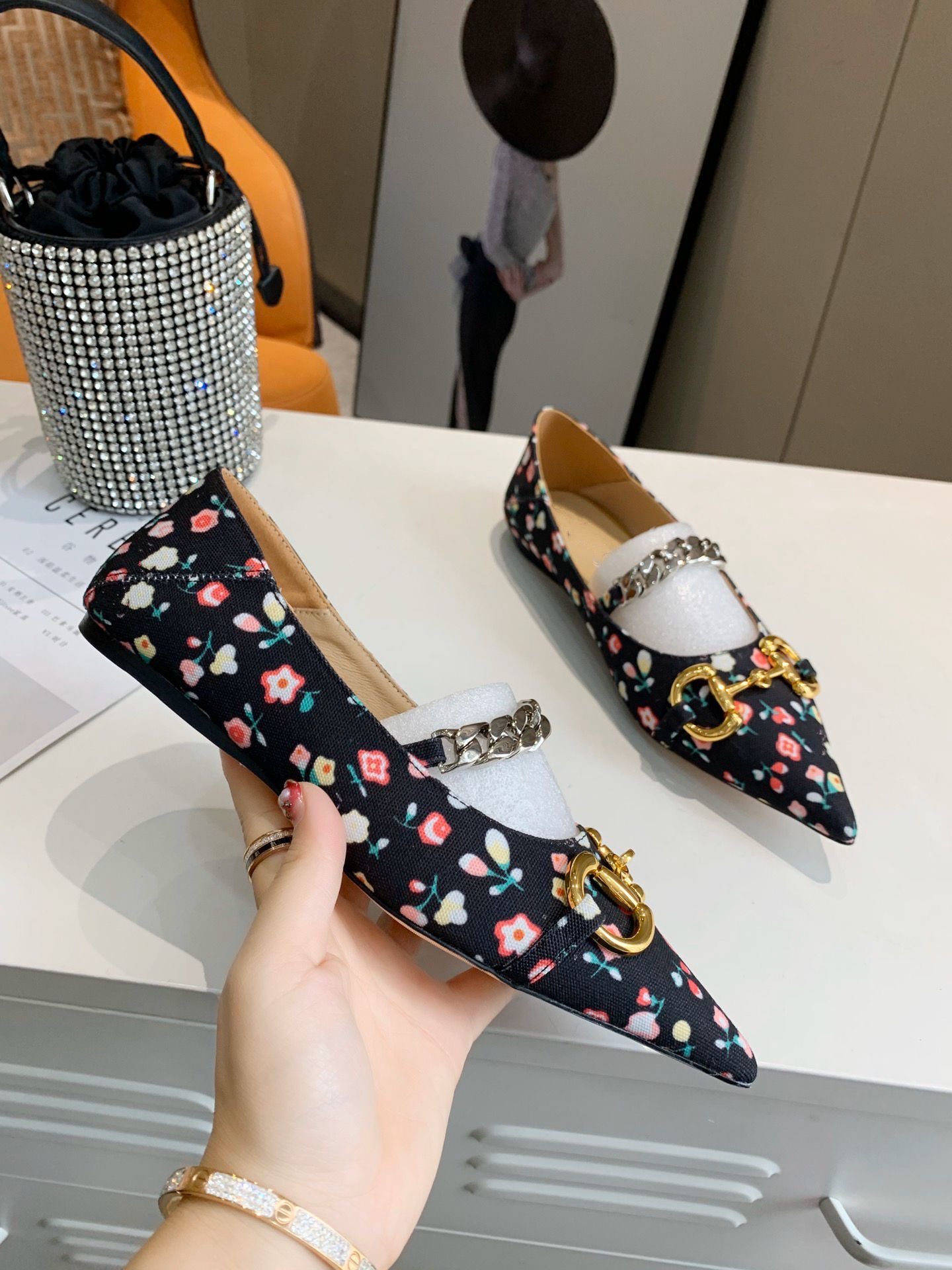 

2021 new floral pointed horsebit embroidery flatsingletemperament work shoes scoop35-40 kjjj003