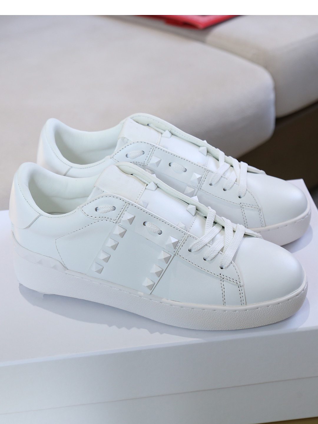 

Men Women Comfort Casual Dress Shoes Personality Sneaker Leather Shoe Metal Spike Ladys Sport Hiking Trail Walking 34-44