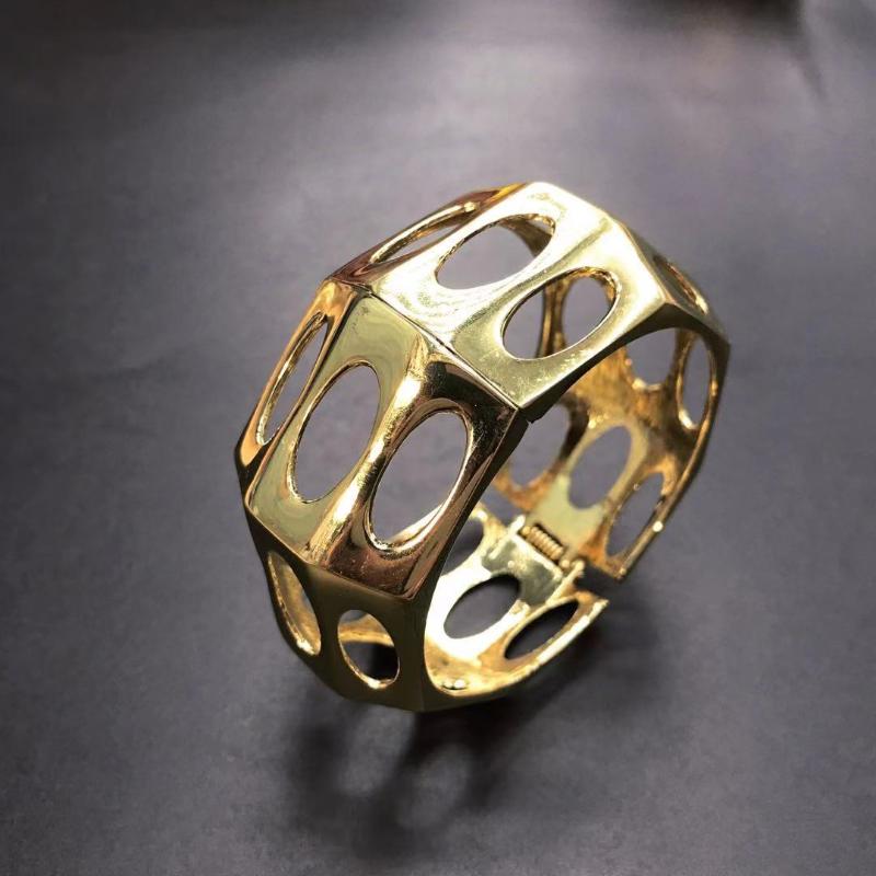 

Bangle 2021Fashion Geometric Hollow Wide Metal For Women Maxi Punk Bracelet Cuff Jewelry Accessories