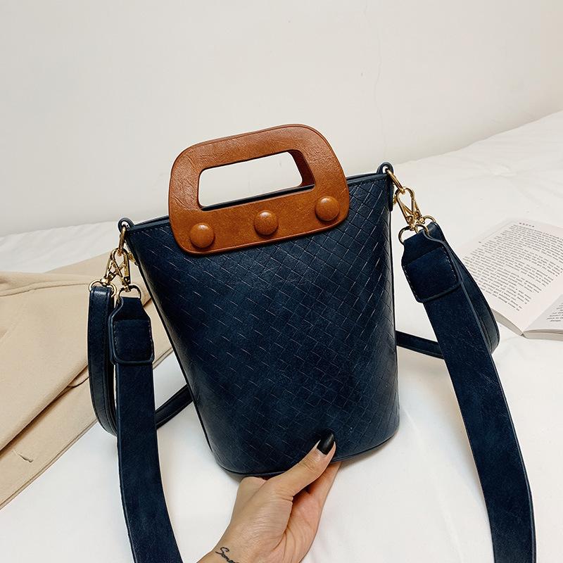 

Women's Bag 2021 Woven Vintage Bucket Bag Autumn and Winter Broadband Vegetable Basket Portable Messenger, Black