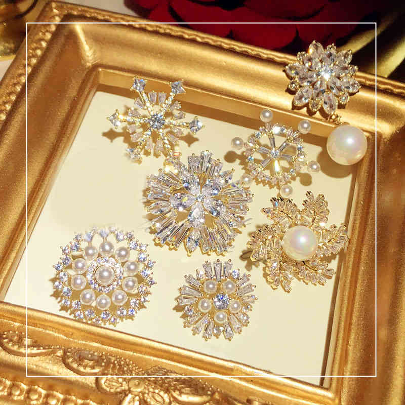 

Brooches For Women Cute Cubic Zirconia Temperament Pearl Cardigan Shawl Coat Brooch Valentine's Day giftFine Jewelry Pin