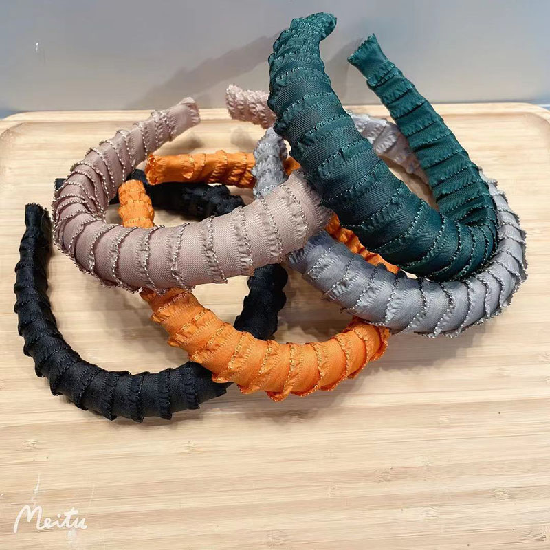 

New Japanese and Korean pleated skirt side hair band retro simple wave side hair band online super Fairy universal hairpin