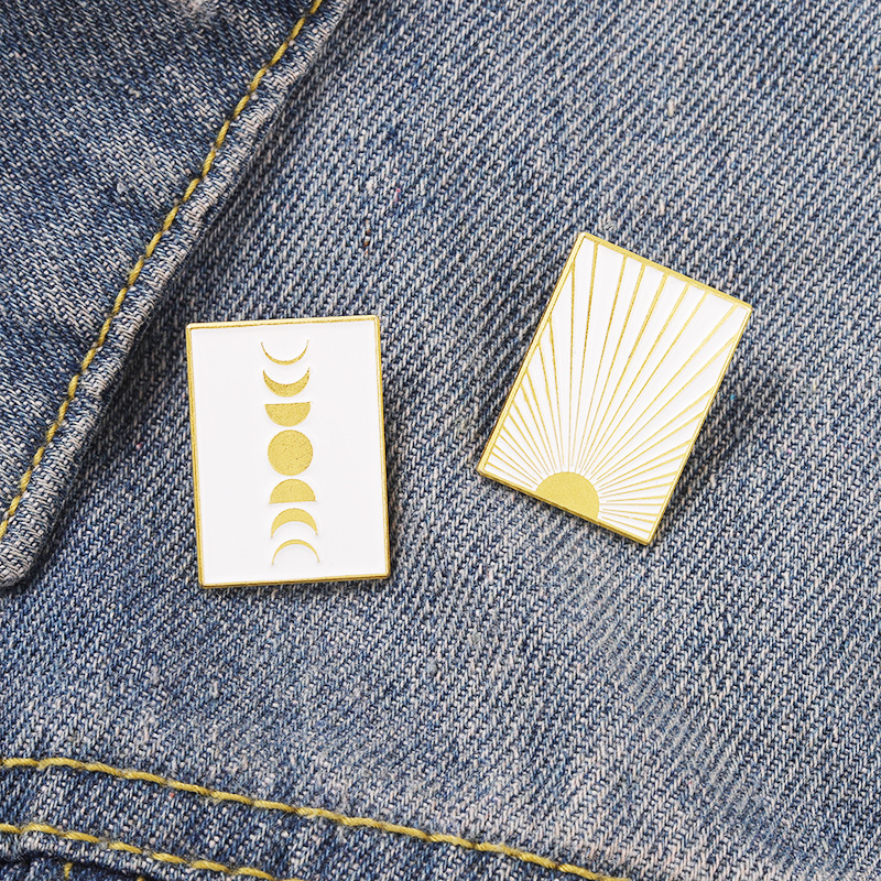 

Total Solar Eclipse Pattern Brooches Women Alloy Paint Square Moon Clothes Pins European Gold Backpack Cowboy Badge Fashion Accessories