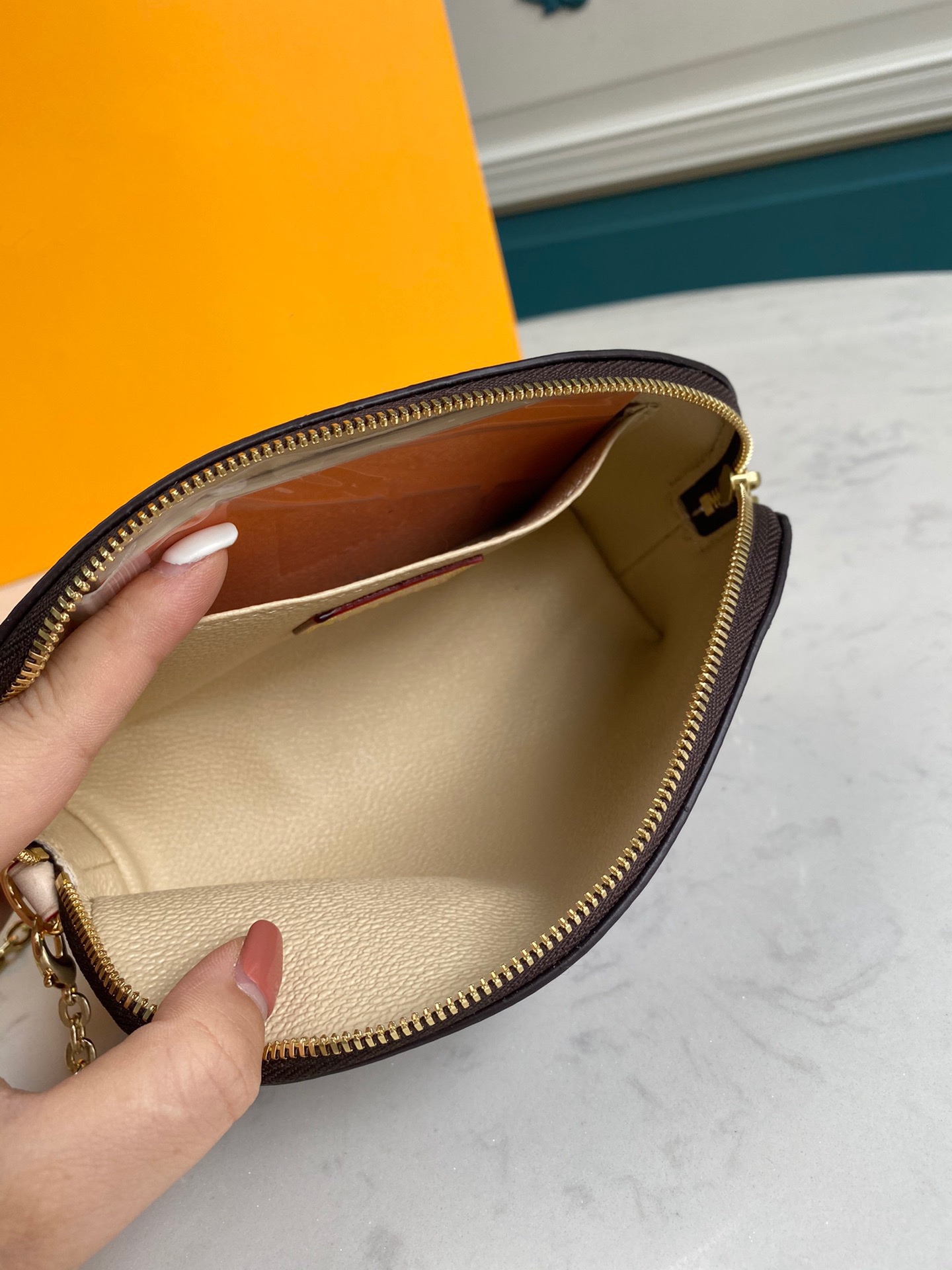 

TOP!!! Designer Makeup Bag Cosmetic Pouch Bags In 4 Colors Washable Textile Lining With Chain 45373, Brown flower