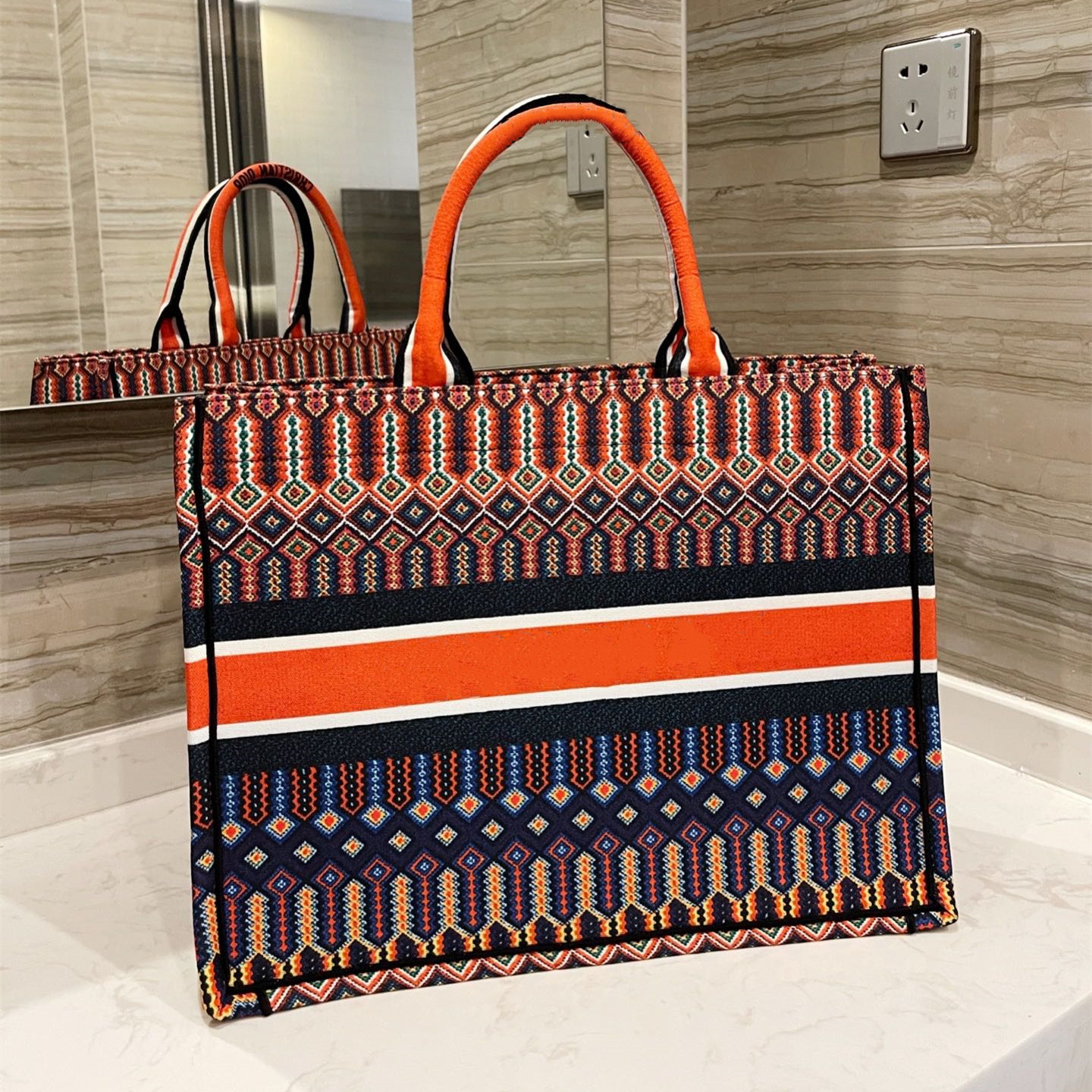 

2021 Luxury Women Handbags Designers Shopping Bags Lady Large Purses Fashion Casual Totes Star Tiger Patterns Contrast Color with Dust Bag D21061601, This option is not for sale