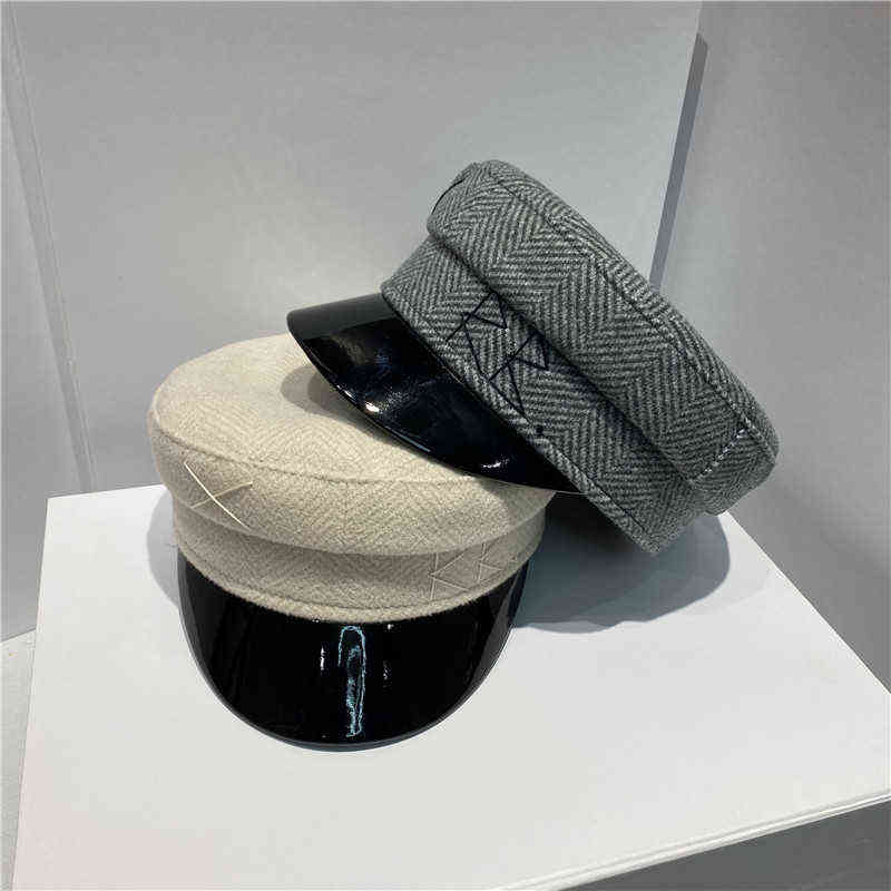 

2021 Brand New Autumn Winter Caps Monogram-embroidered Baker Boy Cap Women Newsboy Caps AA220304, Beige