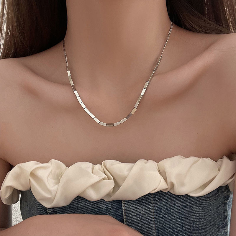 

AFSHOR Originality Personality Pendant Geometry Three-Dimensional Small Square Alloy Necklace Fashion Design Sense Jewelry Wholesale