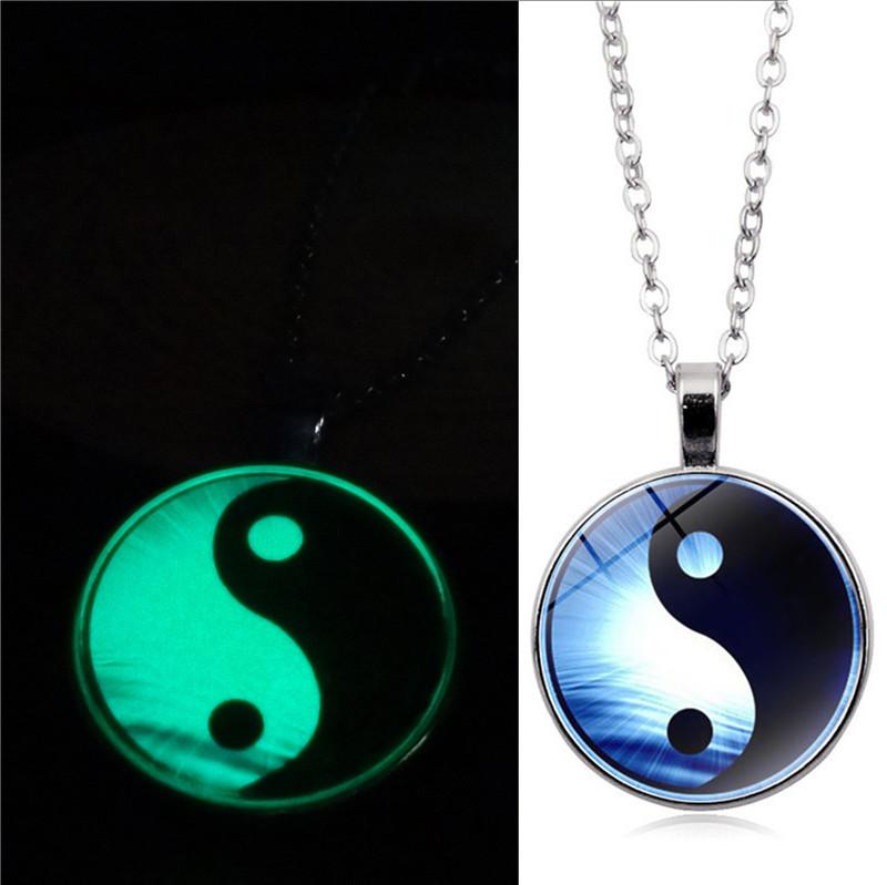 

Pendant Necklaces Luminous Necklace Fashion Jewelry Women Men Classic Yin Yang Eight Trigrams Glowing Glass Alloy Accessories