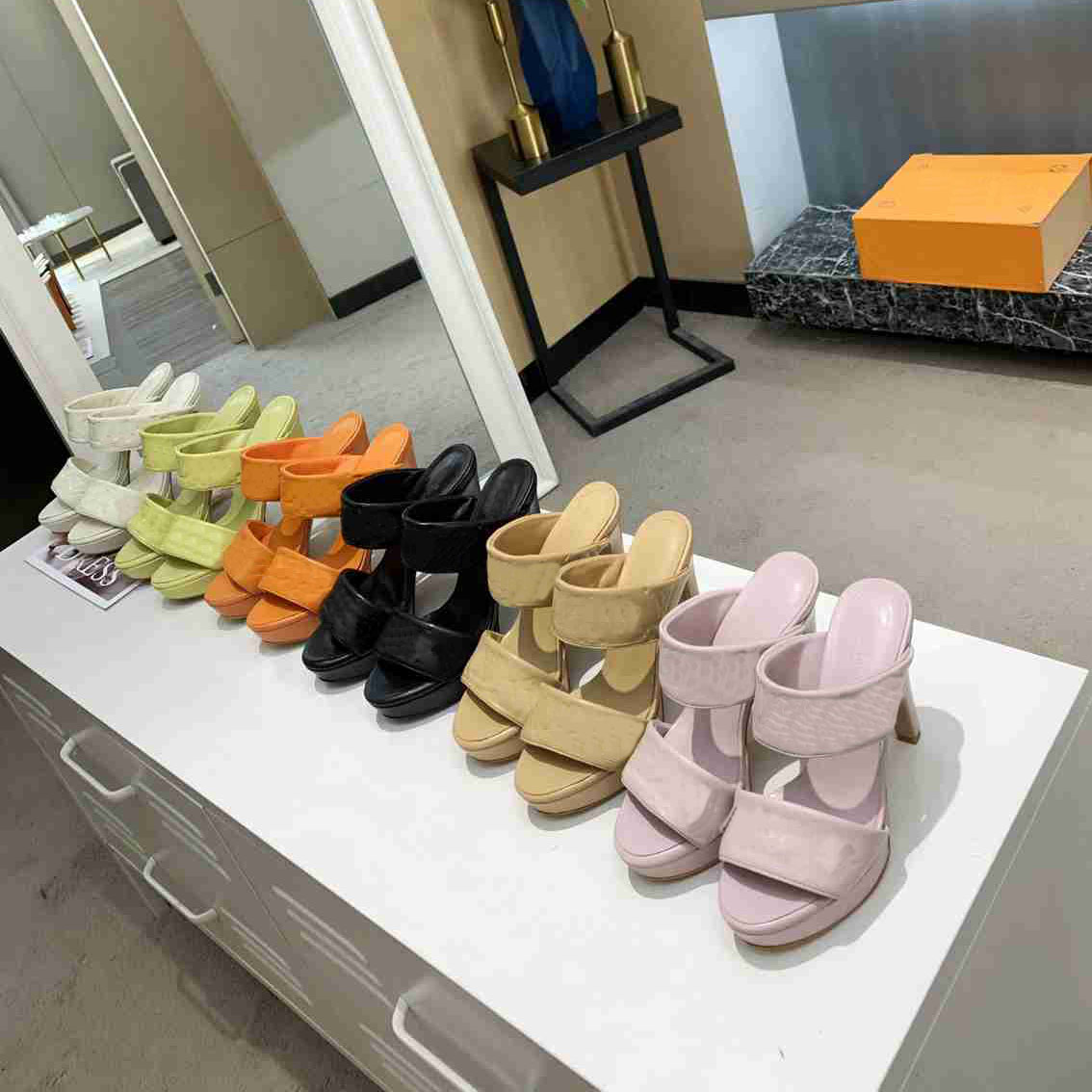 

2021 Slippers Arrivals Patent Leather Thrill Heels Women Unique temperamen Pointed toe Dress Wedding Shoes Sexy Letters heel Sandals size 41