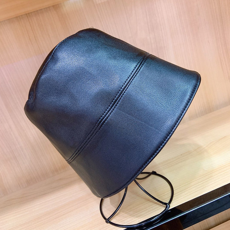

2021 New Classical Winter Wide Brim Women Hats Fancy Men Ladies Pu Leather Waterproof Black Bucket Hat Foldable Fishmen Cap Adjustable Rlzg, Whole black