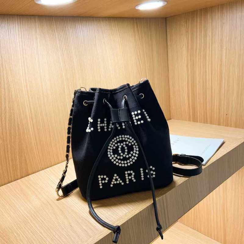 

2021 Xiaoxiang Bucket Women's Canvas Drawstring One Shoulder Msenger Bag Trend Pearl Bag, White