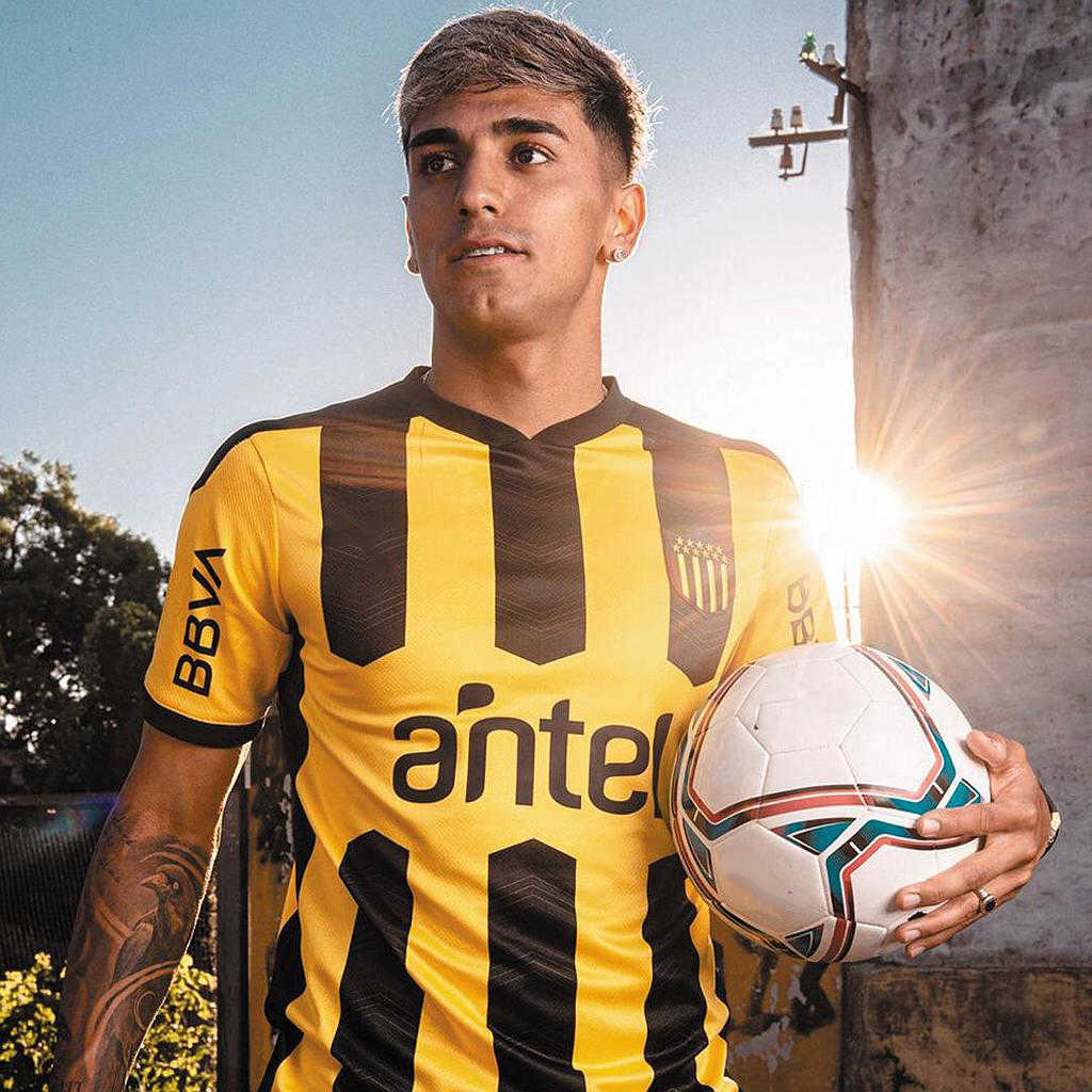 

2021 Penarol home jerseys PeÃ±arol Green Commemorative Edition GARGANO Penarol 129TH Black shirt X0628, White;black