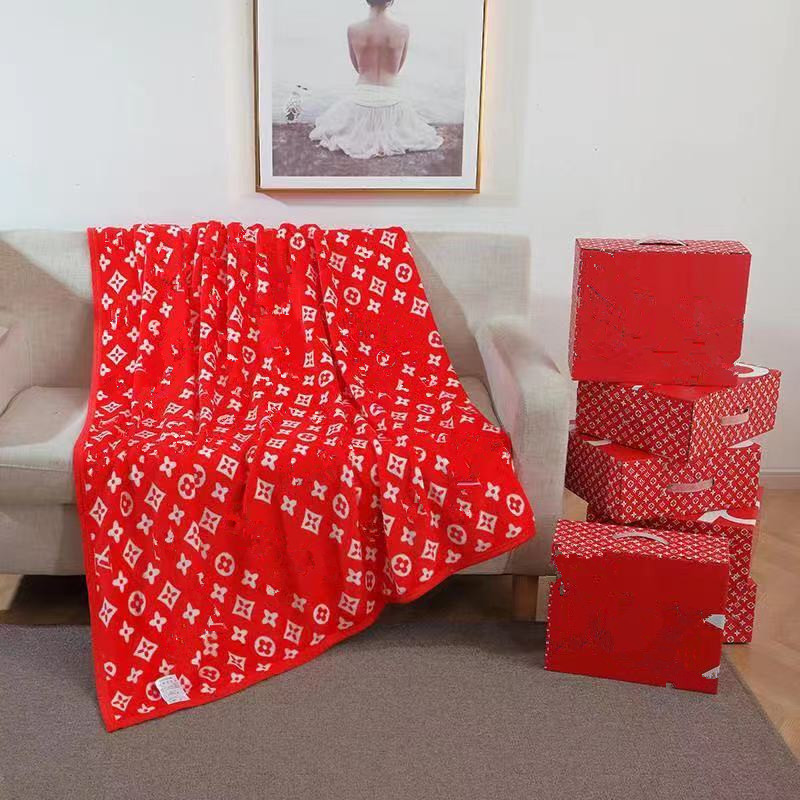 

red Unisex bedding Blanket Winter Soft high Quality Letter Pattern Knited car blankets classic design