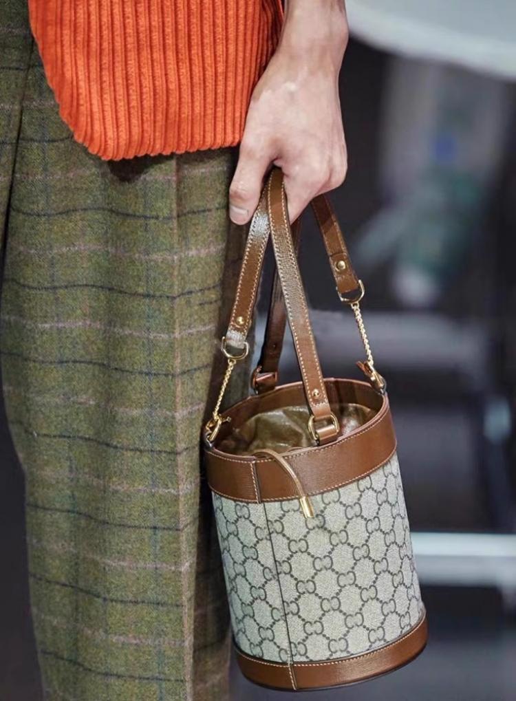 

fashion versatile printed toilet buckle bucket bag Portable Single Shoulder Messenger Bag New Women's Handbags Premium, Printing bucket bag