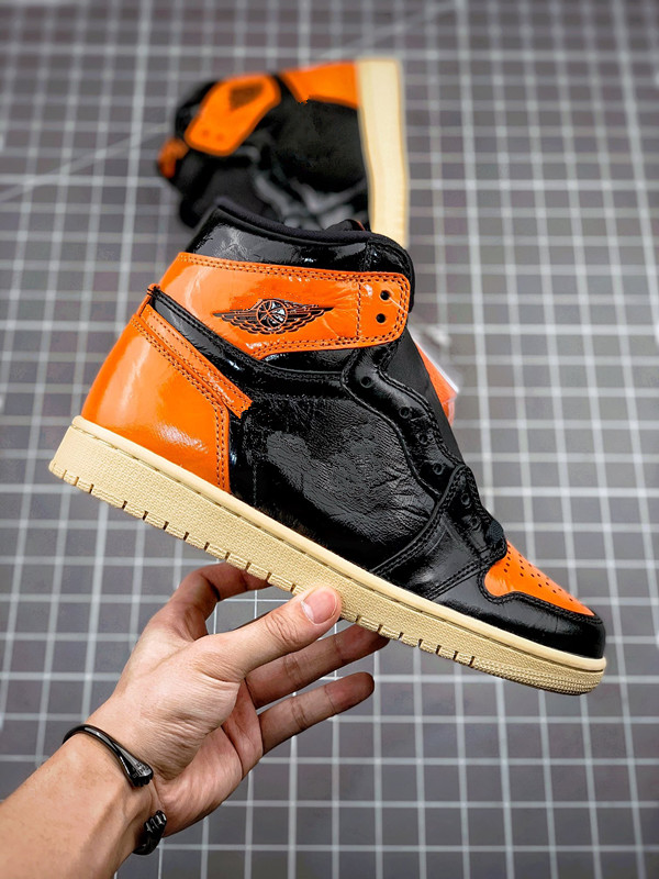 

Basketball Shoes Jumpman 1 High OG Shattered Backboard 3.0 BLACK STARFISH-PALE VANILLA retro Cultural Sneakers Outdoor Trainers WITH SHOEBox 36-47.5