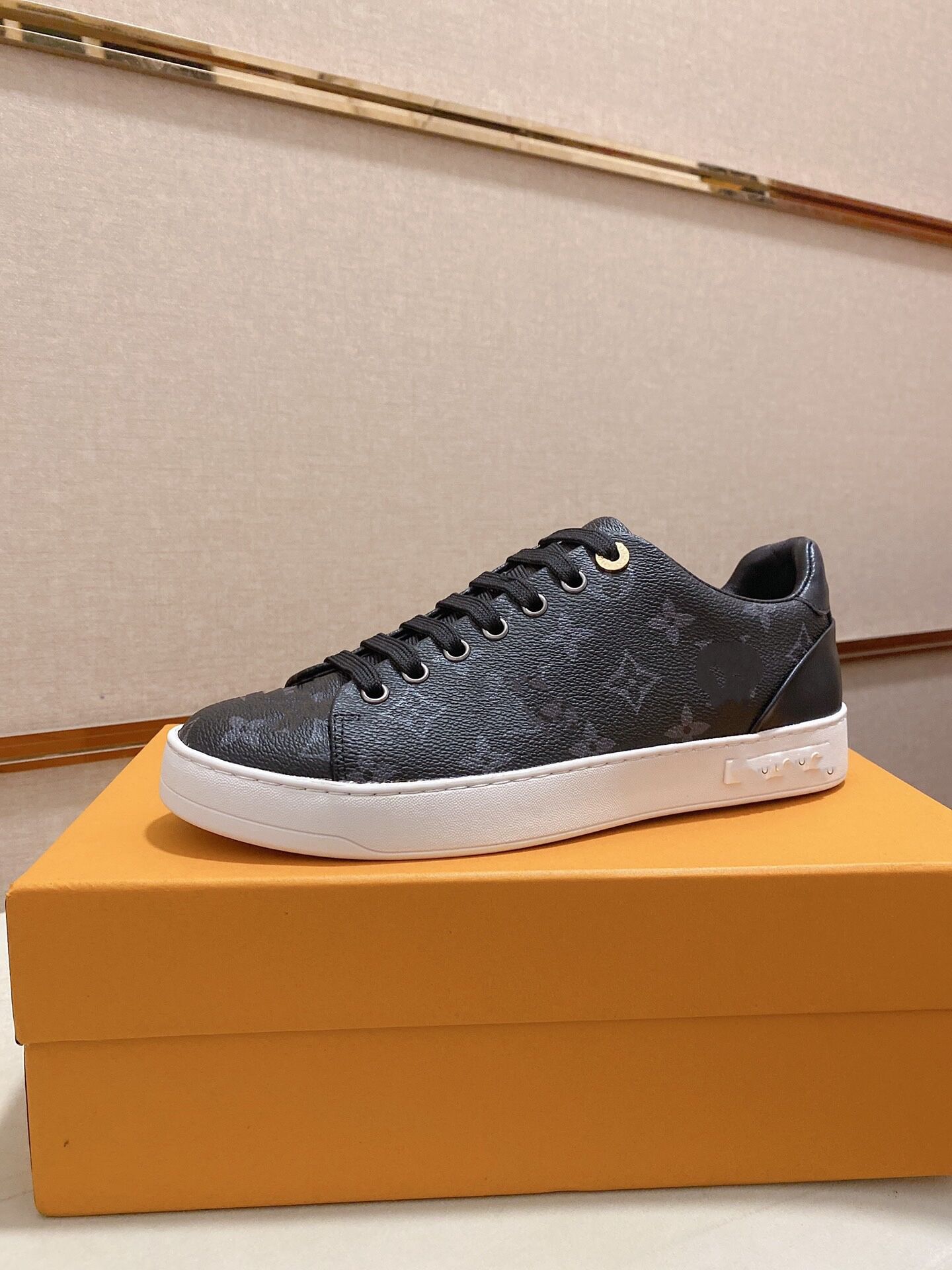 

Top Quality men Shoes For Gentle Men letter print Leather Shoes classic Men sneakers trainers black brown Business leather shoe