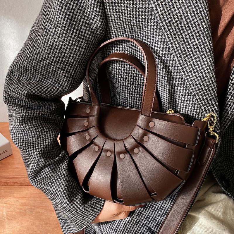 

Semicircle Small PU Leather Crossbody Bags for Women 2021 Trend Hand Bag Women's Trending Shoulder Handbags Fashion Tote, White