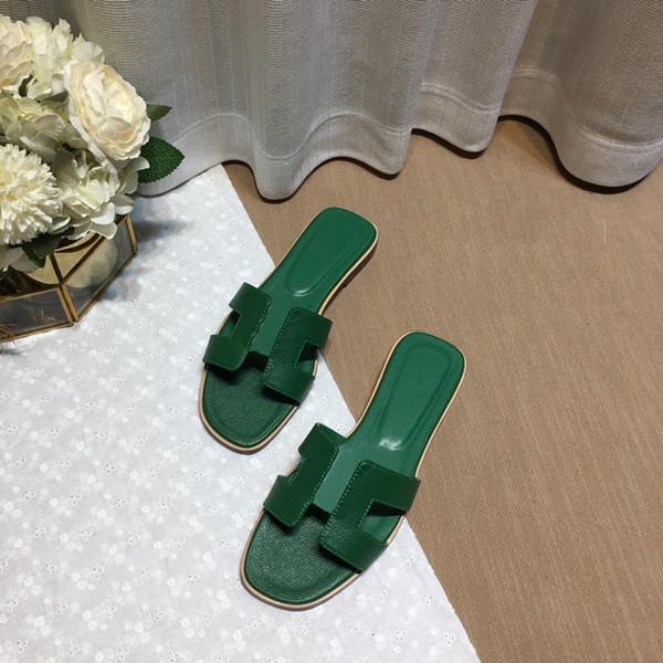 

Famous Brand Beach Slippers Classic Flat Heel Summer Designer Fashion Flops Leather Lady Slides Women Shoes Scuffs Hotel Bath Ladies Sexy Sa, Black