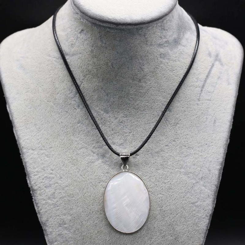 

Pendant Necklaces Natural White Shell Necklace Fashion Oval Temperament For Women Men Casual Charm Jewelry Gifts 30x45 Mm