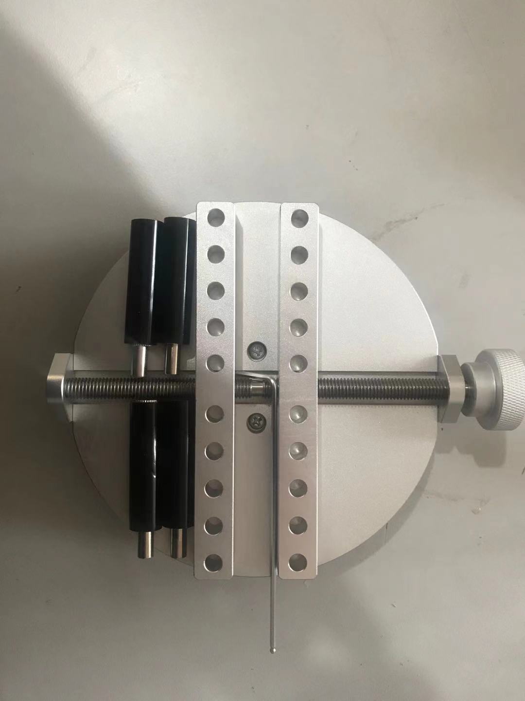 

Moving holder for bottle cap Clamp adjuster for torque testing Cap Torsion testing