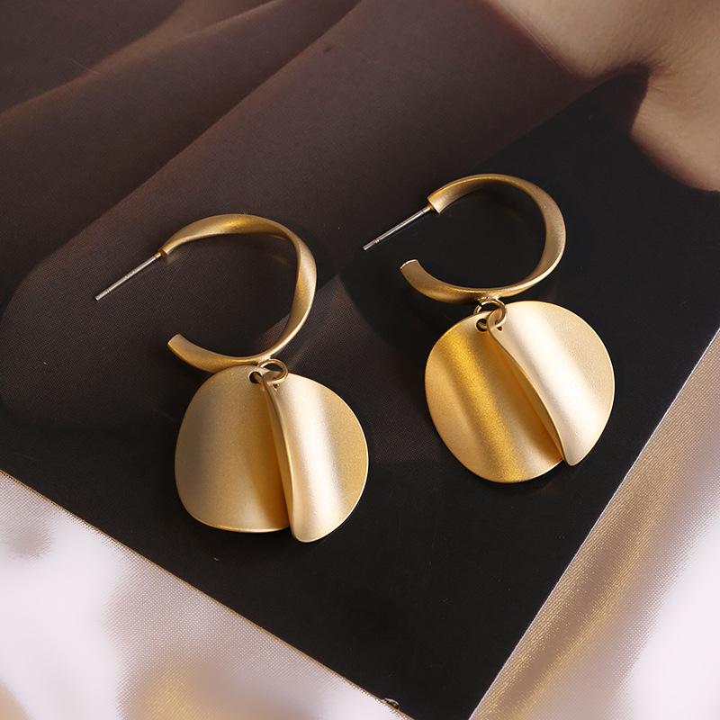 

Dangle & Chandelier XINGGE Fashion Metal Gold Color C Shape Geometrical Twisted Circle Earrings For Women Irregular Jewellery