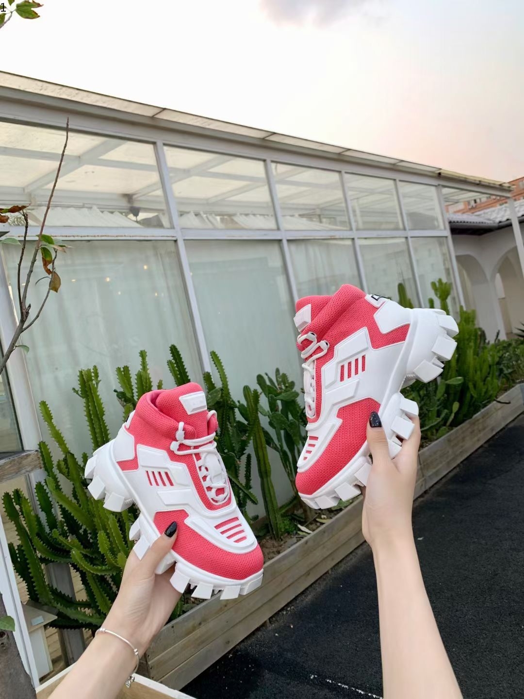 

2021 Fashion mens designer Cloudbust Thunderbasketball platform triple Sneaker vintage Casual men sock Shoes Outdoor Trainers mkj001