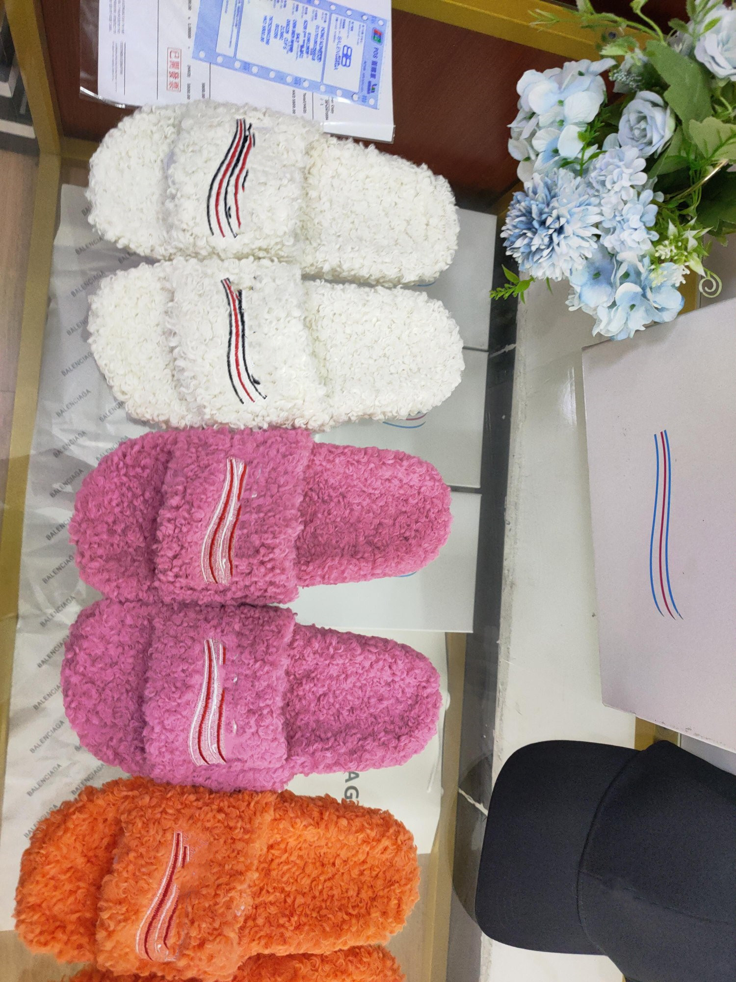 

2021 Luxurys designers Women Ladies wool Slippers Slides Winter fur Fluffy Furry Warm letters Sandals Comfortable Fuzzy Girl Flip Flop Slipper 35-40, I need look other product