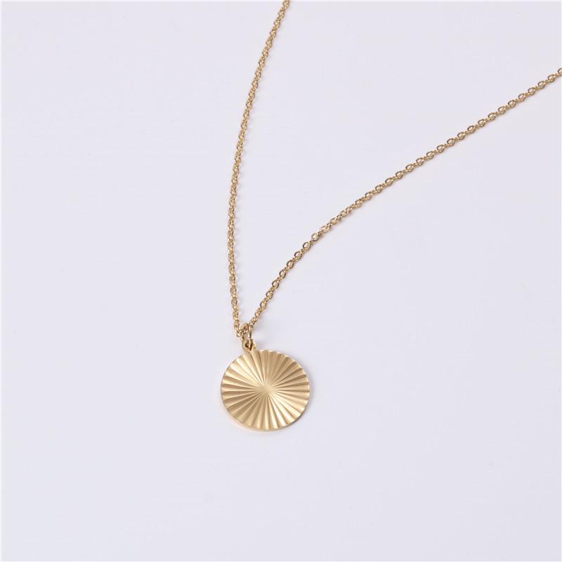 

Pendant Necklaces Niche Gear Necklace Women's Titanium Steel Gold-plated Clavicle Chain Jewelry