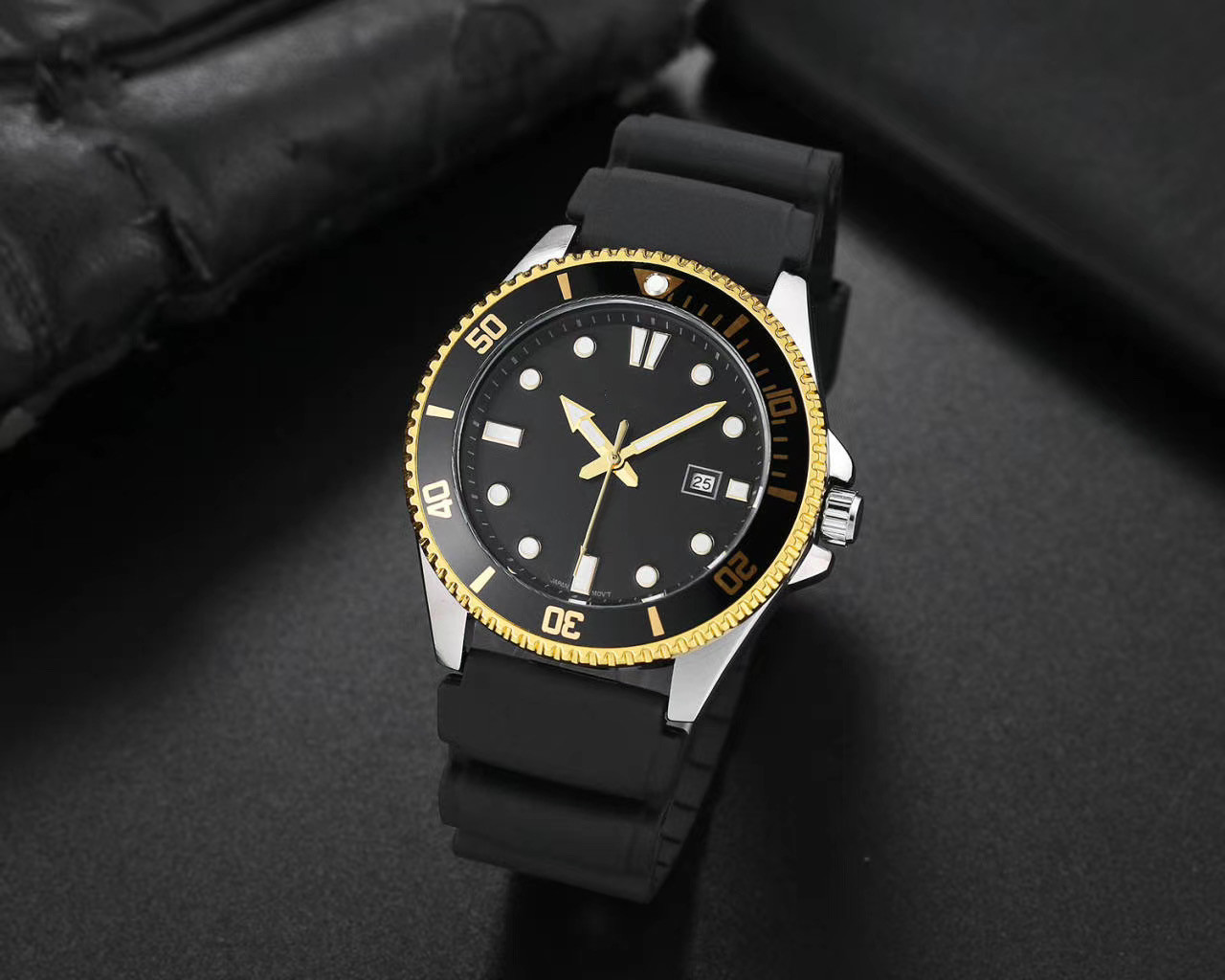 

Men's Quartz Sports Swordfish Calendar Watch With Rotating Metal Dial PU Band