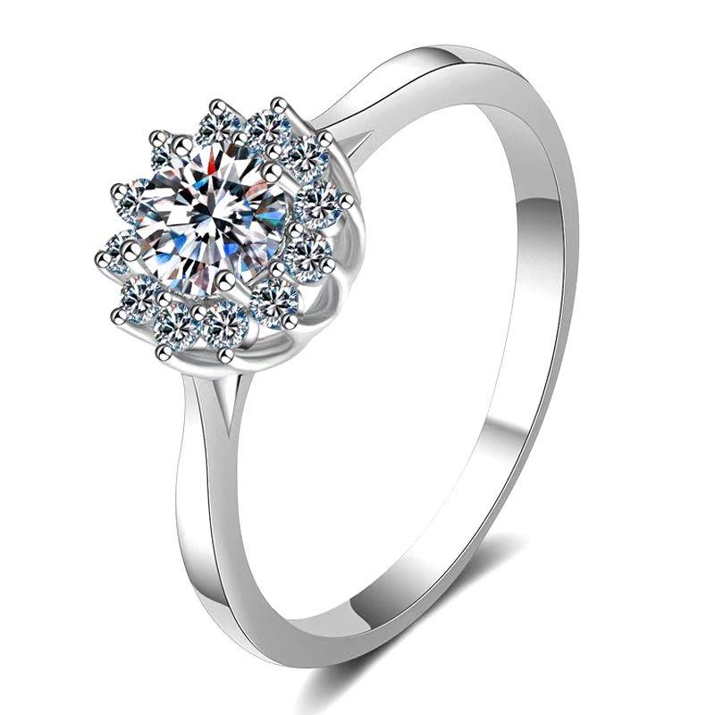 

Cluster Rings Luxury 925 Silver 0.5 Excellent Cut D Color Pass Diamond Test Mossanite Party Ring