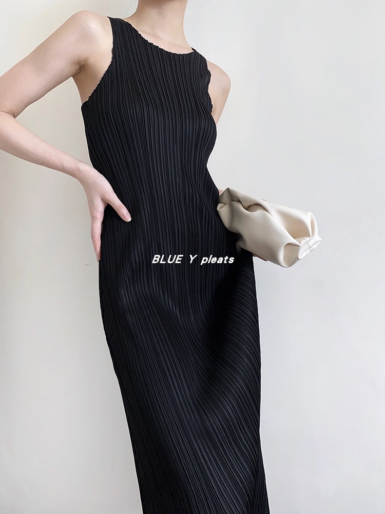 

2021 New Pleated Summer Women Temperament Halter Cross Strap Skirt Design Loose Long Sleeveless Strappy Subf, Black