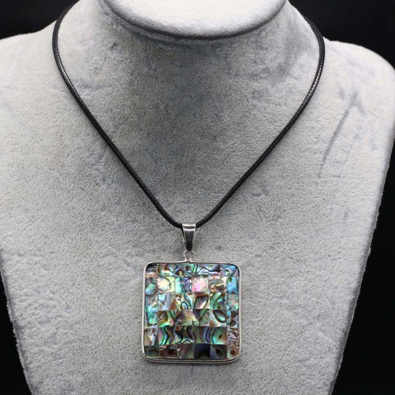 

Pendant Necklaces Natural Abalone Shell Necklace Fashion Square Temperament For Women Men Casual Charm Jewelry Gifts 40x40 Mm