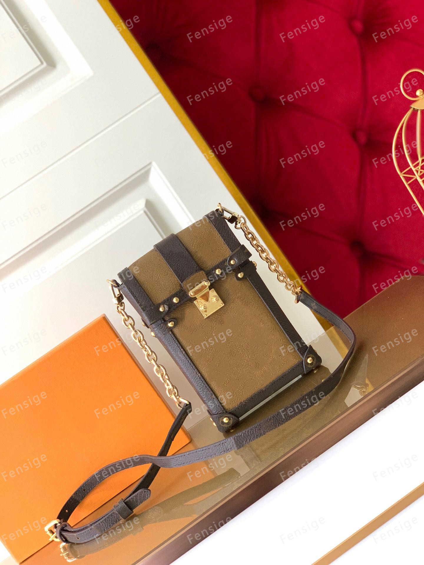 

Designer Bags Trunk Vertical Pochette Clutch Mini Bag Worn Crossbody Essential Reverse Cavnas S-lock Autres Toiles m67873 Cowhide Leather, Black