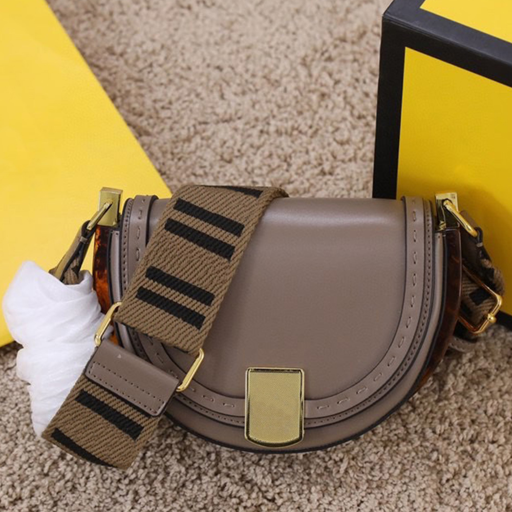 

Half moon saddle bag ladies shoulder bags top leather material letter decoration fashion style designer handbag