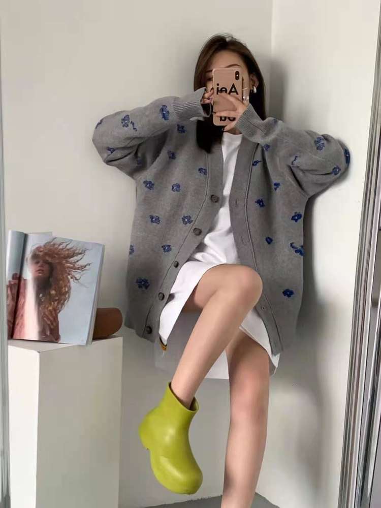 

Ader autumn and winter blue flower embroidery V-neck woolen women's loose medium length coat thickened sweater, White;black