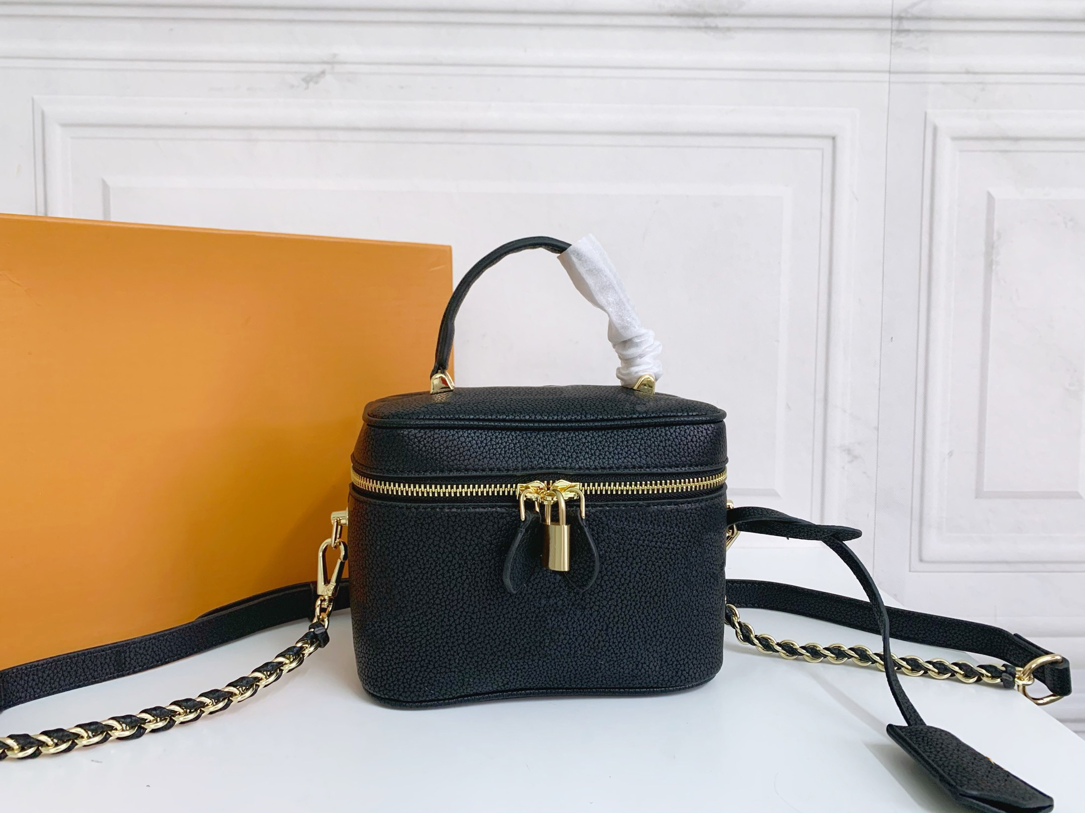 

High Quality Luxurys Designers Bags Handbags Women Messenger Handbag Cosmetic Vanity Small Bag MonogramEmbossing Chain Shoulder Crossbody Bag, Black#white logo embossing#m42264